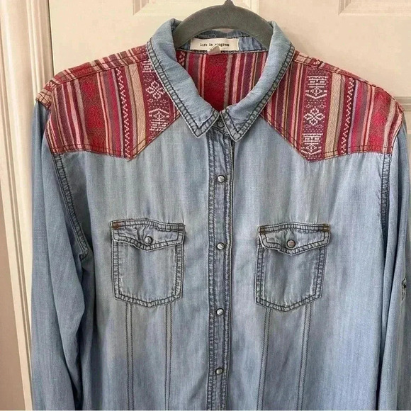 Women’s Lightweight Chambray Western Cowgirl Snap Front Casual Shirt Medium - Picture 5 of 11